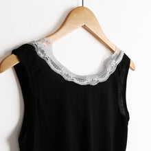 Sexy Tank Top Women Sleeveless Lace V Neck Casual Tops Hollow Out Tank Top White Black Plus Size Blusa