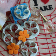 4PCS Kitchen Useful Flower Rose Cake Cookies Cutter Plunger Paste Fondant Sugarcraft Decorating 8077